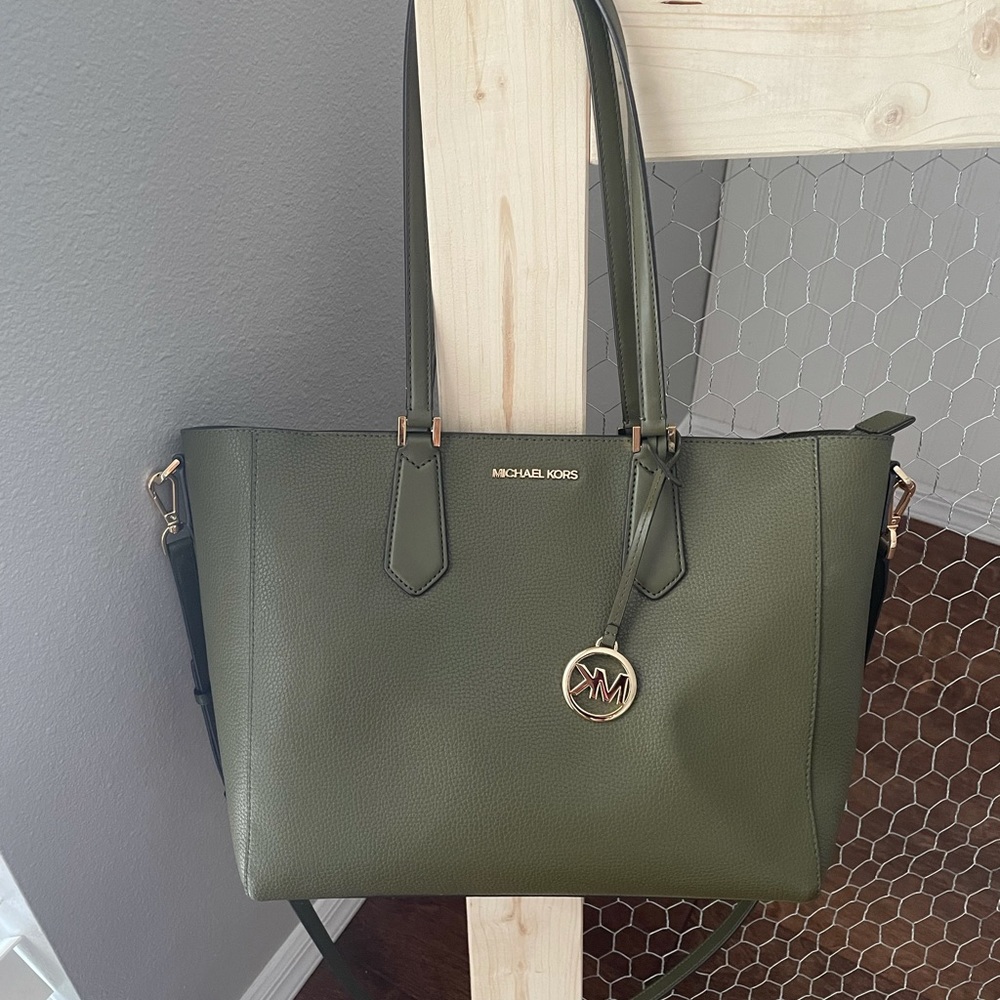 Michael Kors Kimberly 3 in 1 Crossbody Tote - Picture 15 of 16